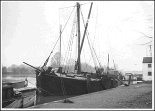 kingstonbarge